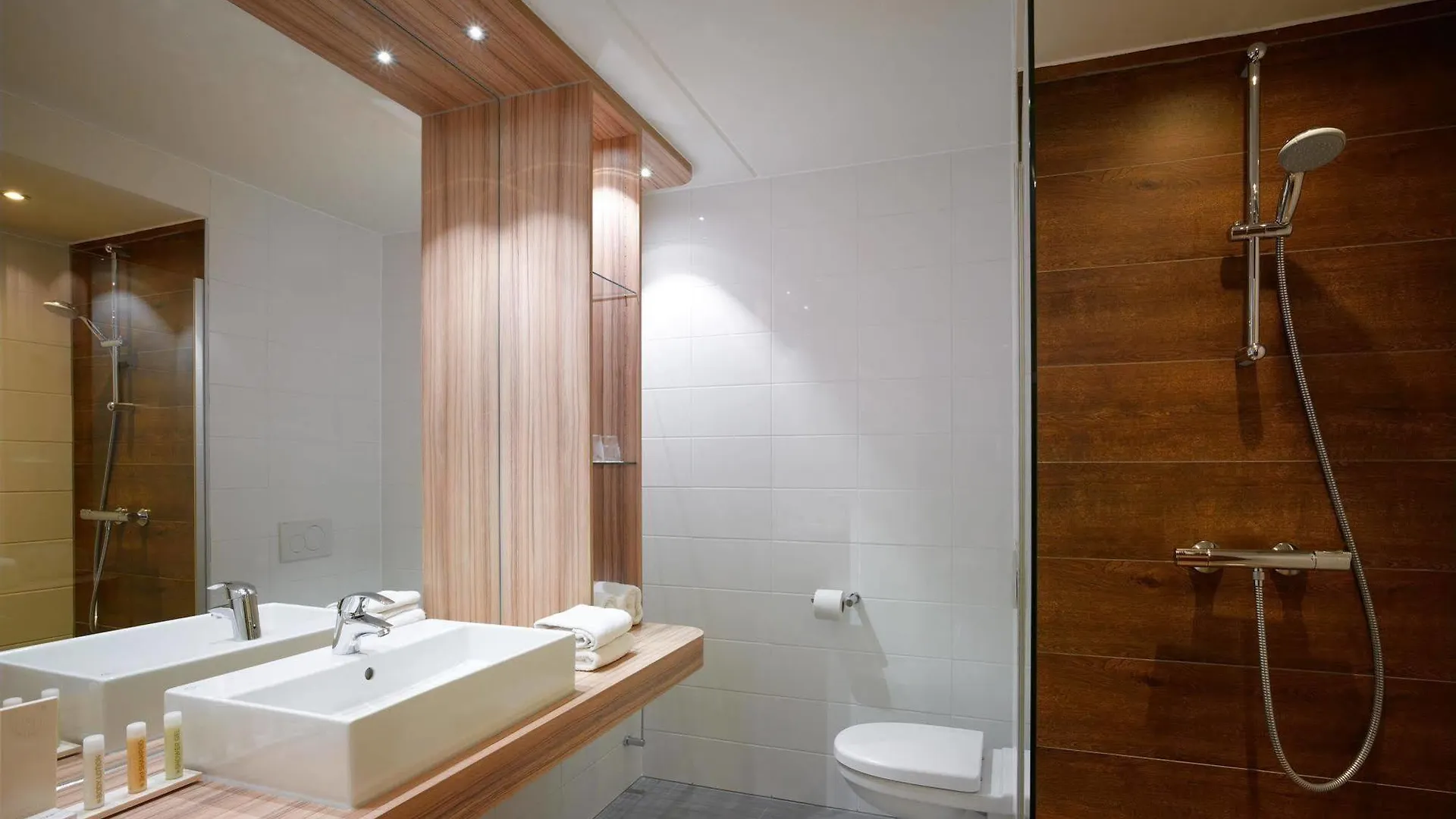 Gr8 Hotel Amsterdam Riverside 3*,  הולנד